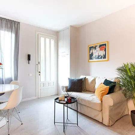 Central With Private Parking And Garden *