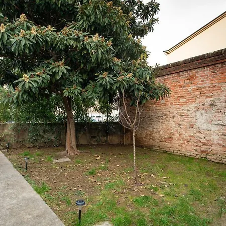 Central With Private Parking And Garden *
