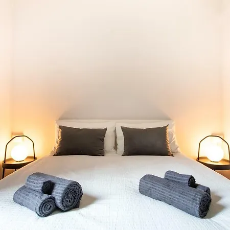 Holiday home Central With Private Parking And Garden